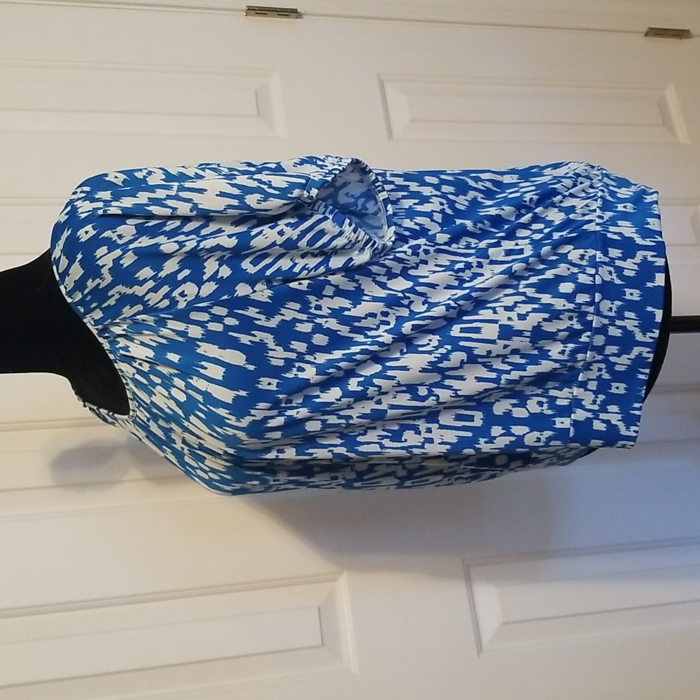 Scoop neck, drapey fabric that flatters all shapes - Picture 2 of 5